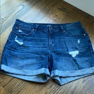a.n.a. Distressed denim shorts